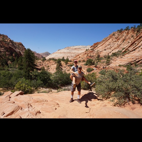 Meet your Posher, Larissa - Picture 1 of 1